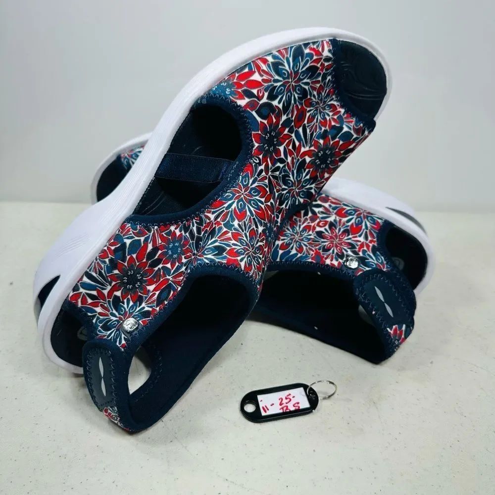 Bzees Dream Sandals Womens 9,5Blue Red Floral Lightweight Comfort Walking Shoes